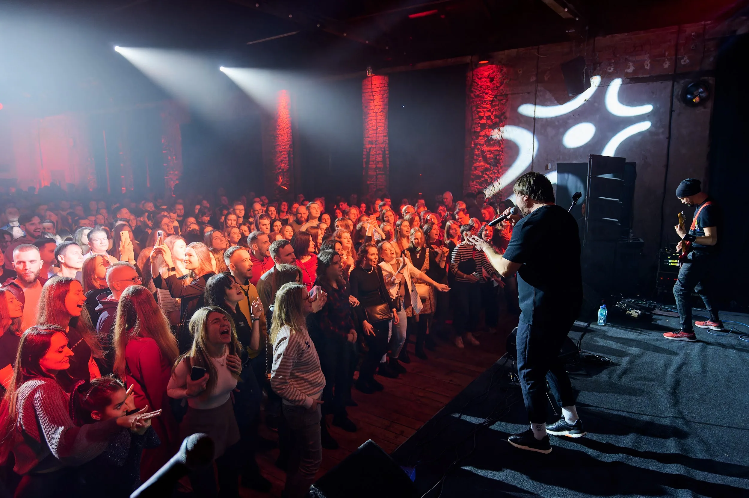 Występ na żywo i publiczność podczas Andersen Winter Party w Warszawie